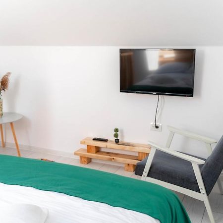 La Fanar Guesthouse Curtea De Arges Bagian luar foto