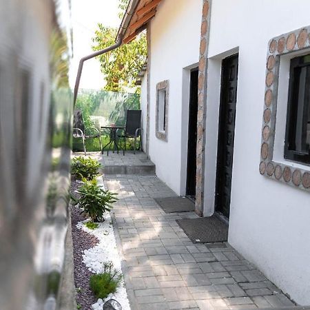 La Fanar Guesthouse Curtea De Arges Bagian luar foto
