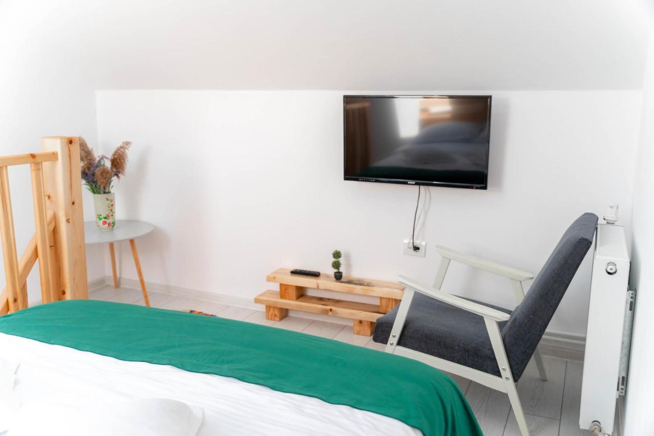 La Fanar Guesthouse Curtea De Arges Bagian luar foto