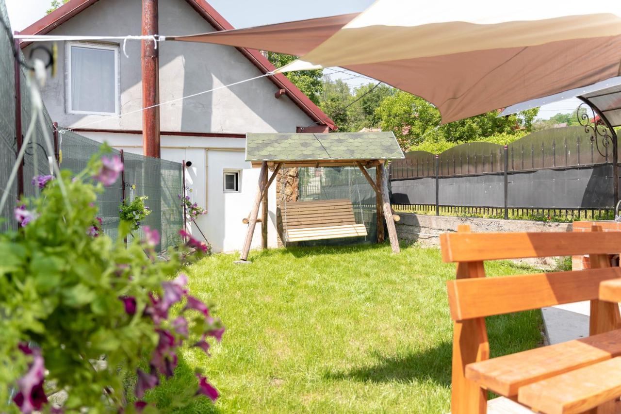 La Fanar Guesthouse Curtea De Arges Bagian luar foto