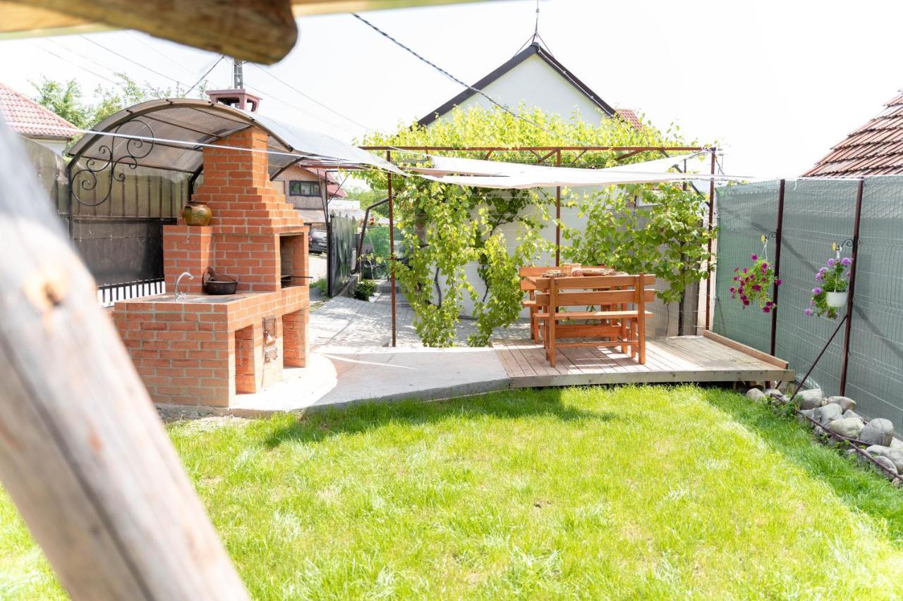La Fanar Guesthouse Curtea De Arges Bagian luar foto