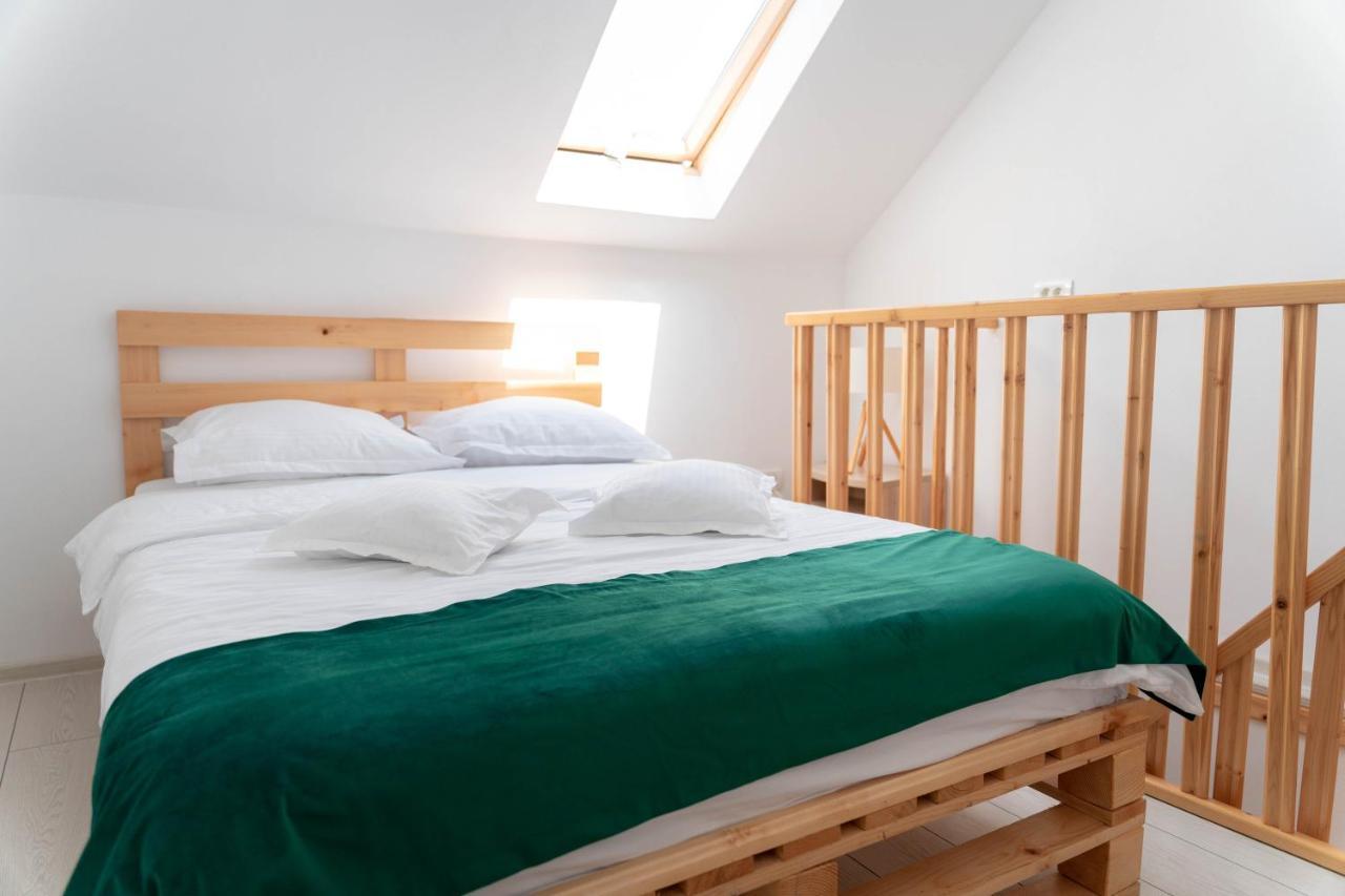 La Fanar Guesthouse Curtea De Arges Bagian luar foto