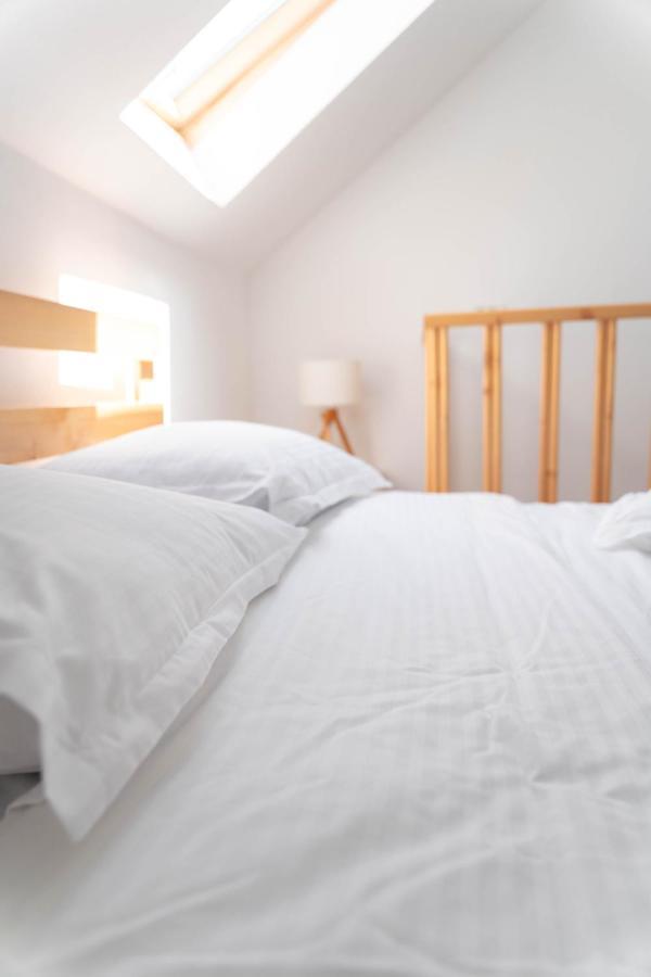 La Fanar Guesthouse Curtea De Arges Bagian luar foto
