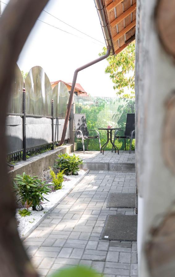 La Fanar Guesthouse Curtea De Arges Bagian luar foto
