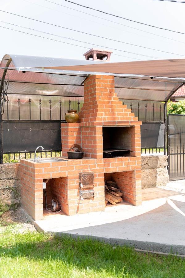 La Fanar Guesthouse Curtea De Arges Bagian luar foto