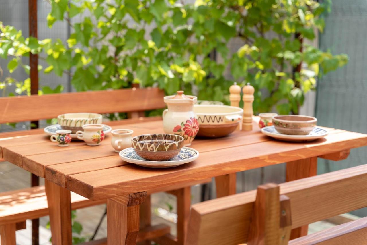 La Fanar Guesthouse Curtea De Arges Bagian luar foto