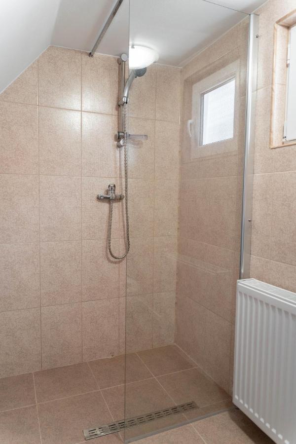 La Fanar Guesthouse Curtea De Arges Bagian luar foto